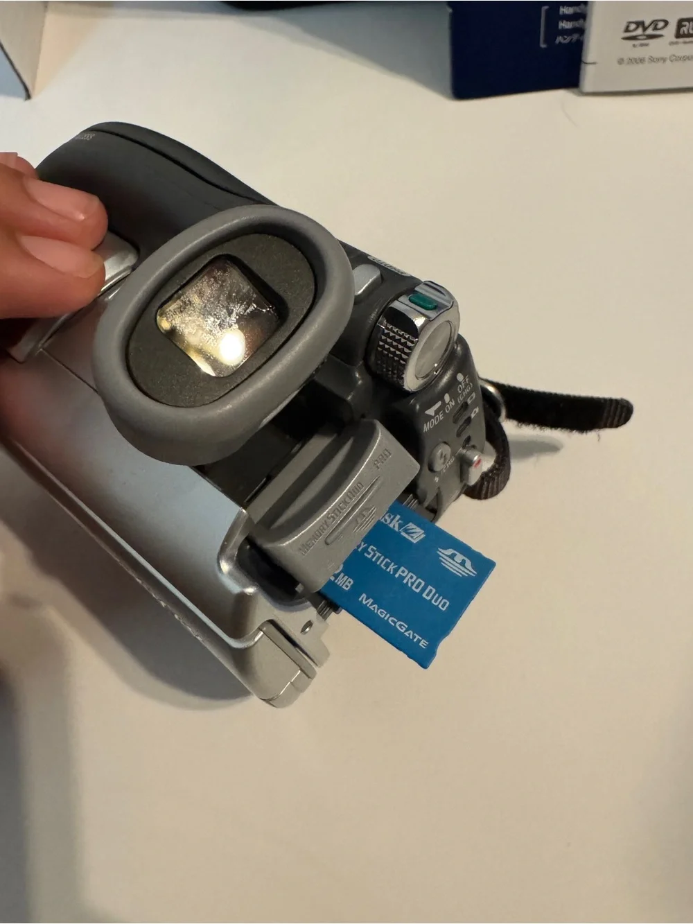 Sony Handycam DCR-DVD405 Digital Video Camera Recorder with Accessories - TESTED